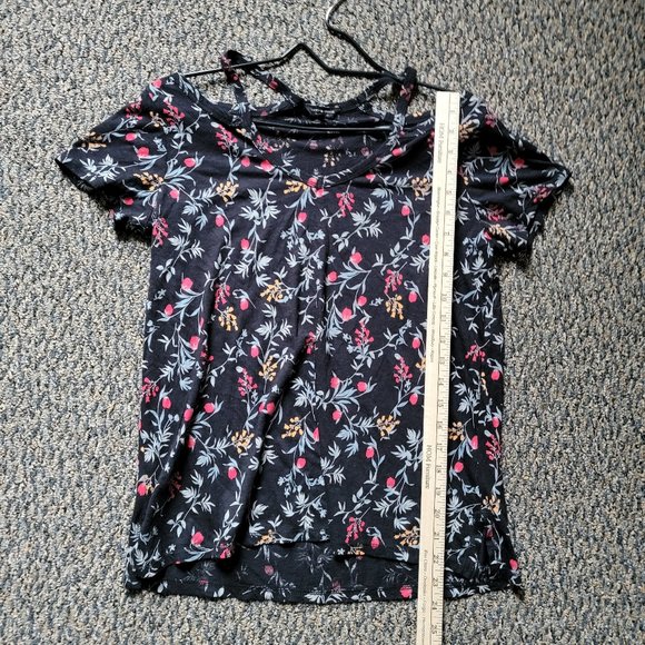 Lucky Brand Cold Shoulder Floral Shirt Size Small - Picture 3 of 13